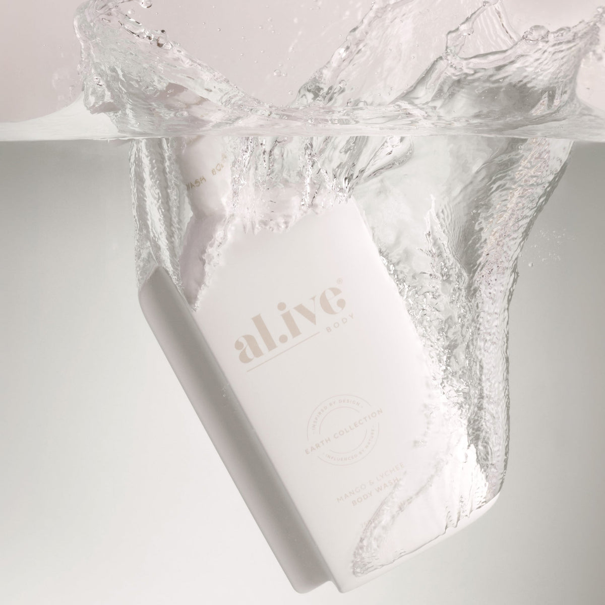 al.ive body Body Wash Mango & Lychee - lifestyle shot