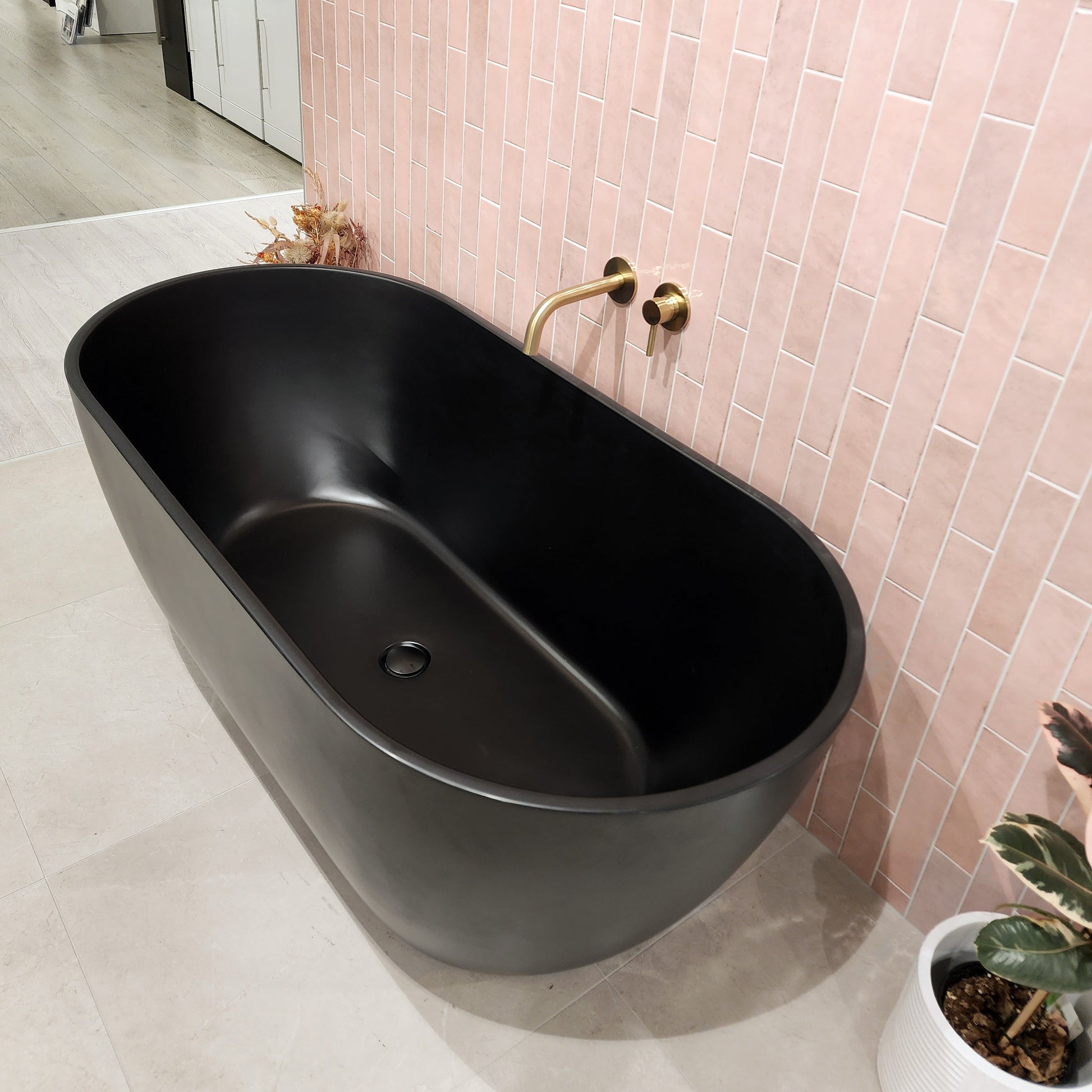 halo-bath-tub-matte-black