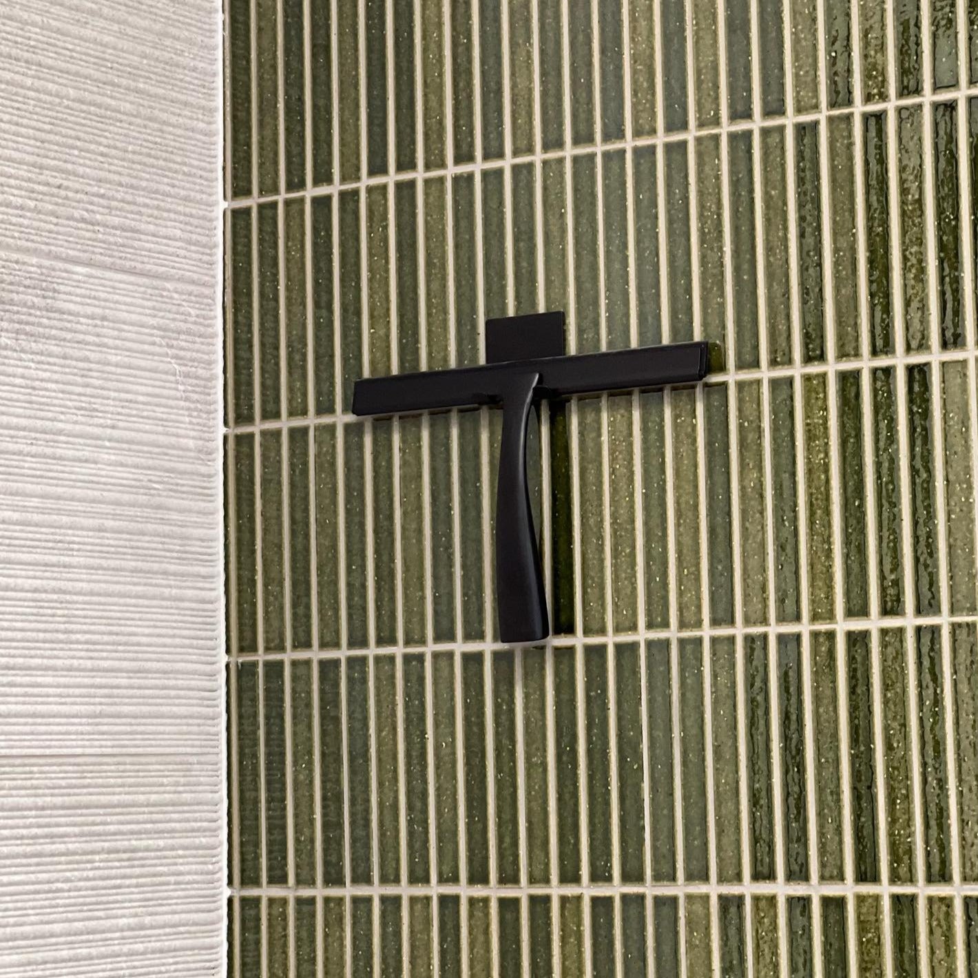 code-squgee-shower-wiper-in-matte-black