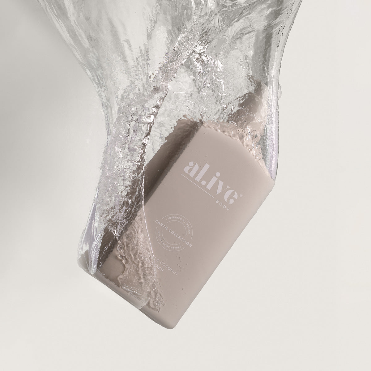al.ive body Body Wash Sea Cotton & Coconut - lifestyle shot