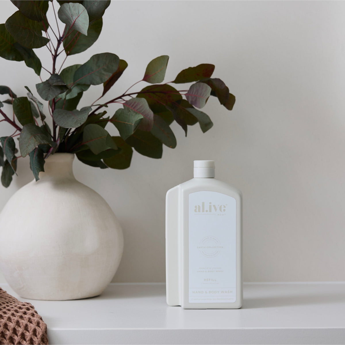 al.ive body Hand & Body Wash Refill Mango & Lychee - lifestyle shot