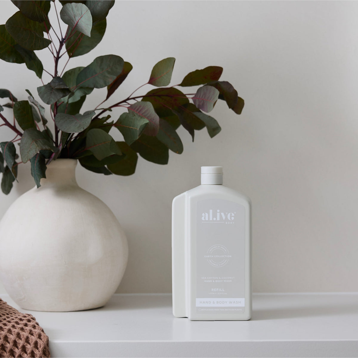al.ive body Hand & Body Wash Refill Sea Cotton & Coconut - lifestyle shot
