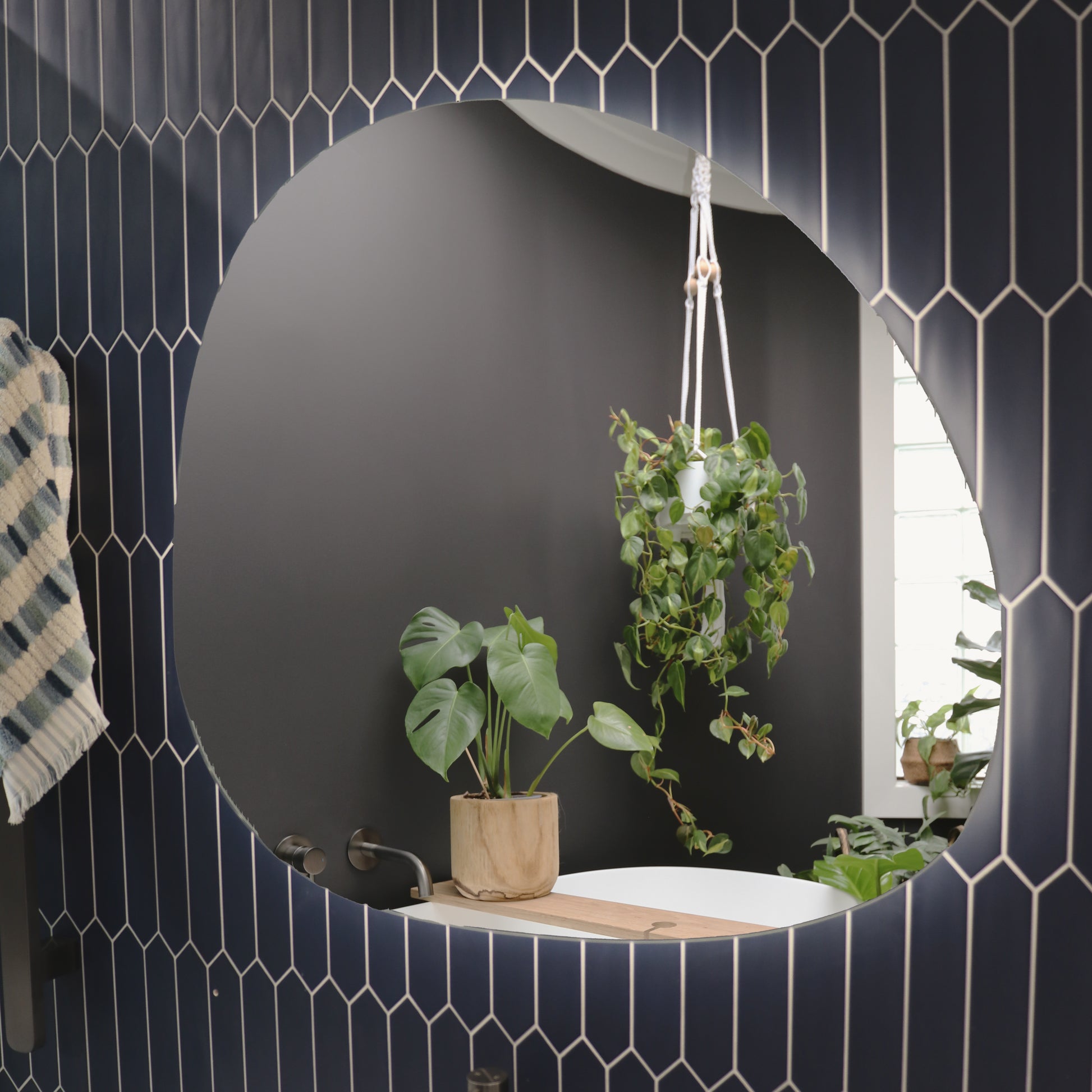 code-euro-pond-mirror-900-LED