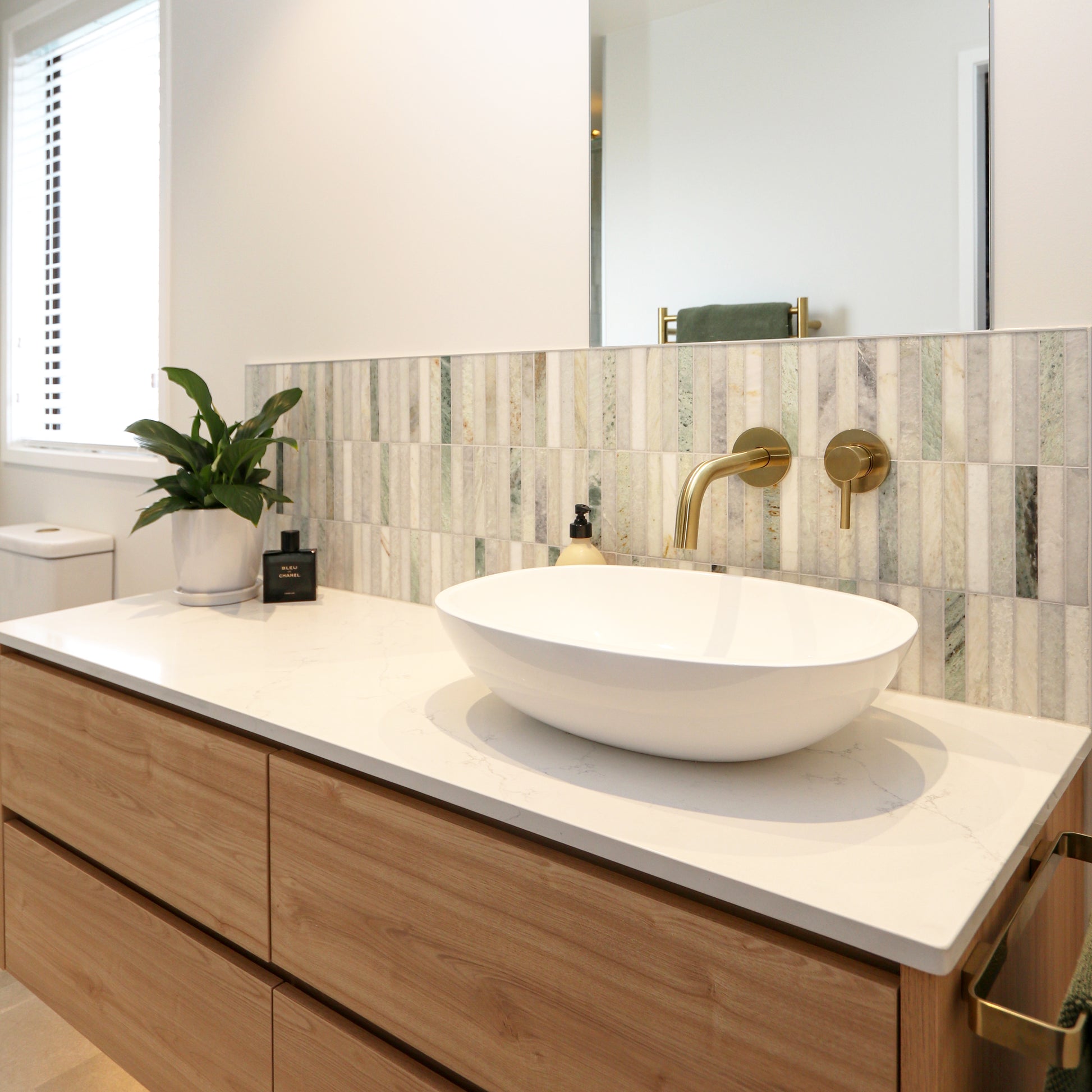 water-scarab-wall-mount-basin-bath-mixer-brushed-brass