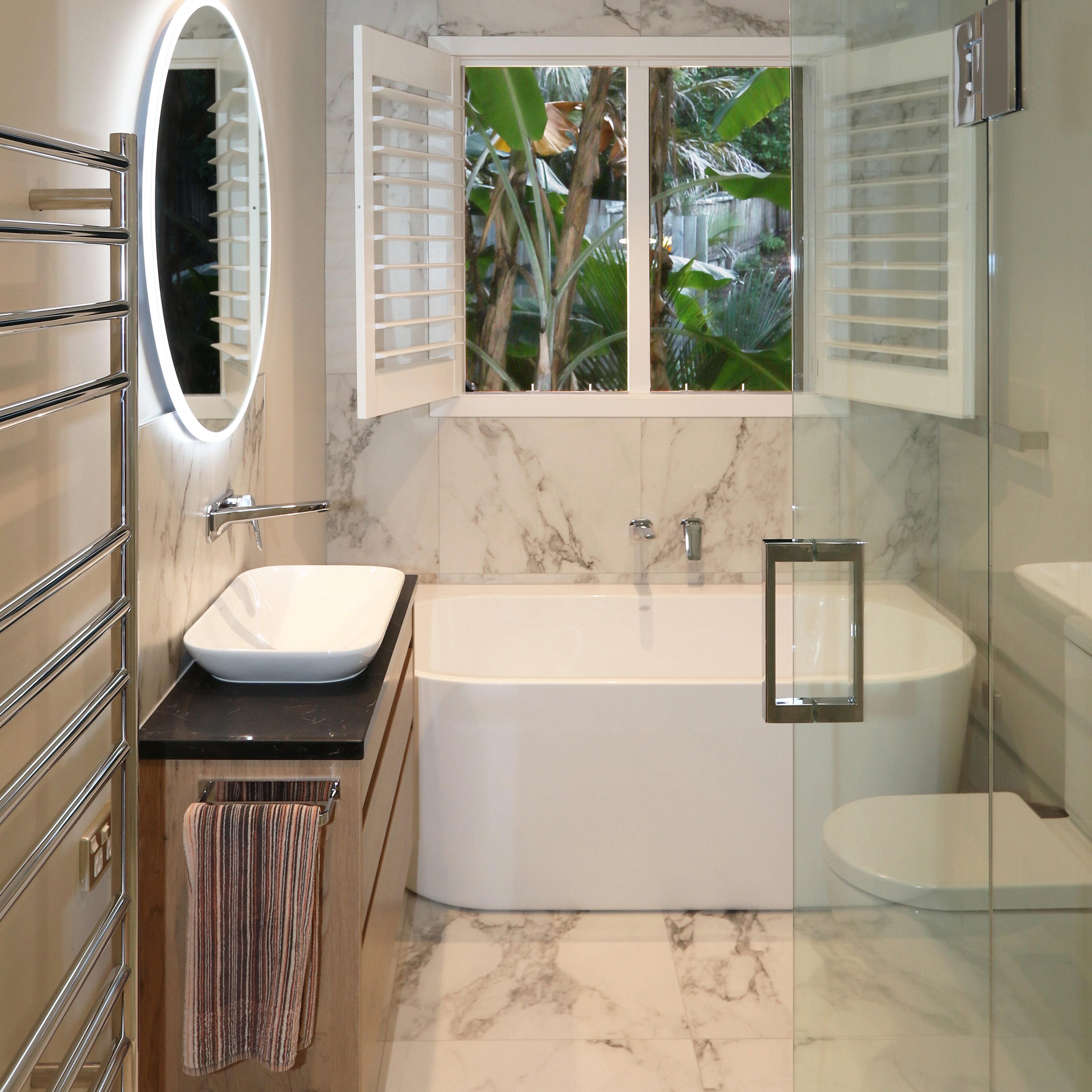 caroma-urbane-back-to-wall-bath-1600-gloss-white