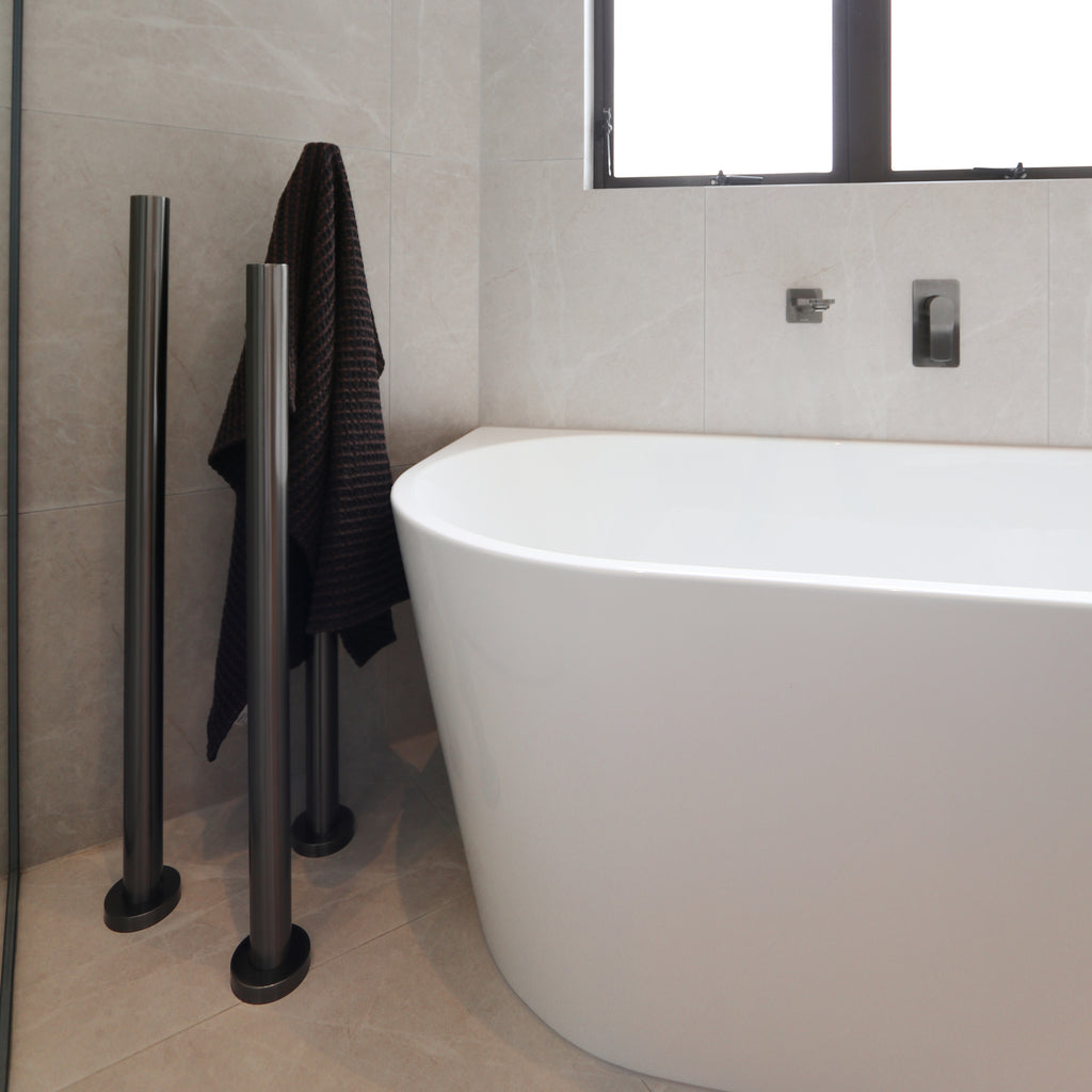 code-pure-freestanding-heated-towel-rail-1000m