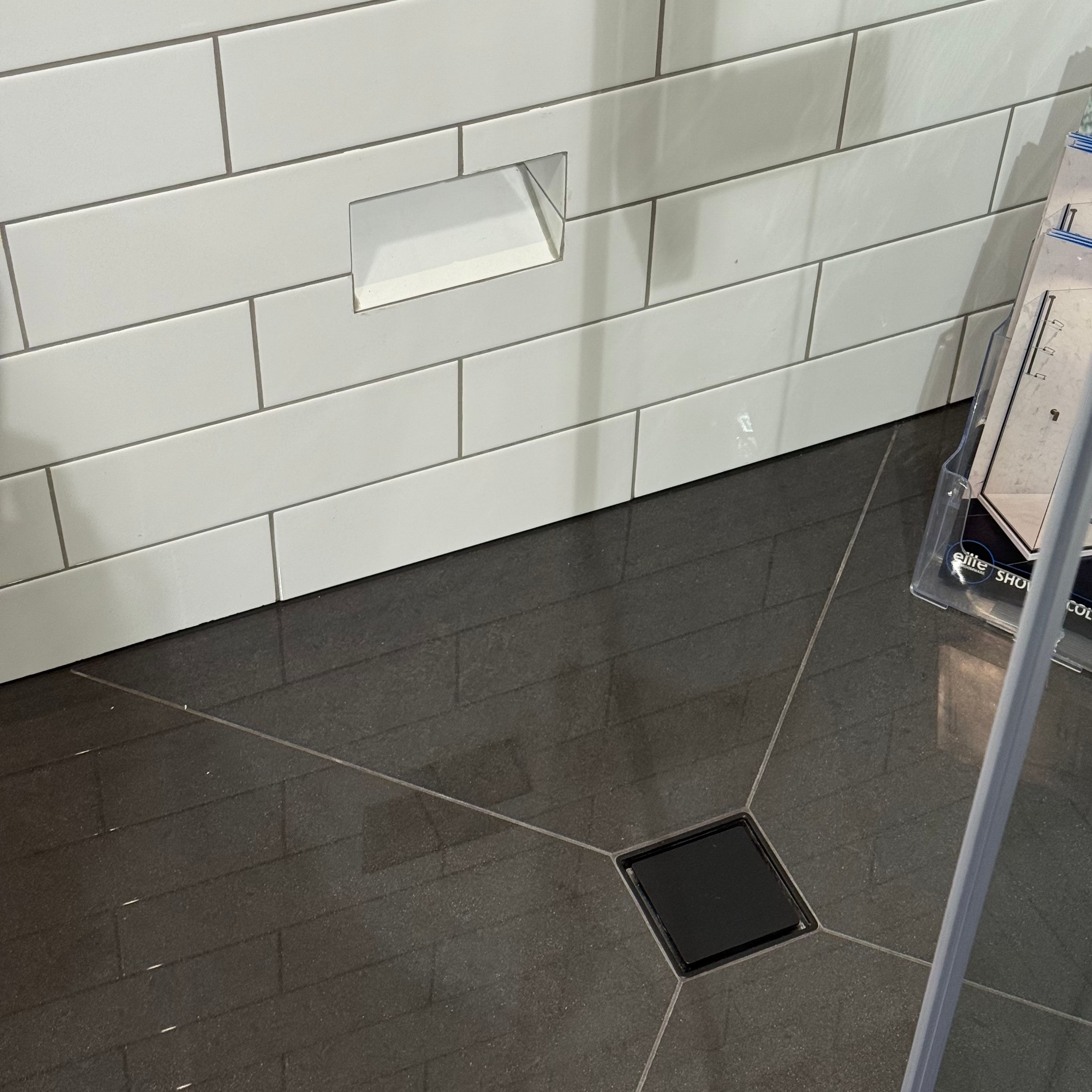 atlantis-tile-over-shelf-niches
