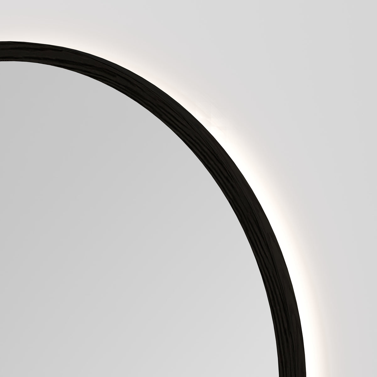 Sora Round LED Mirror 850 in Dark Ash finish, detail view