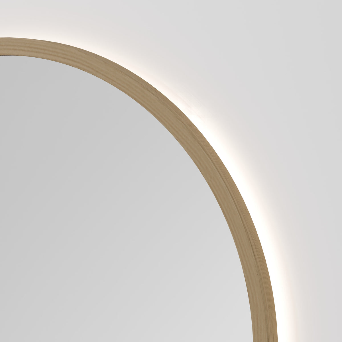 Sora Round LED Mirror 850 in Light Ash finish, detail view