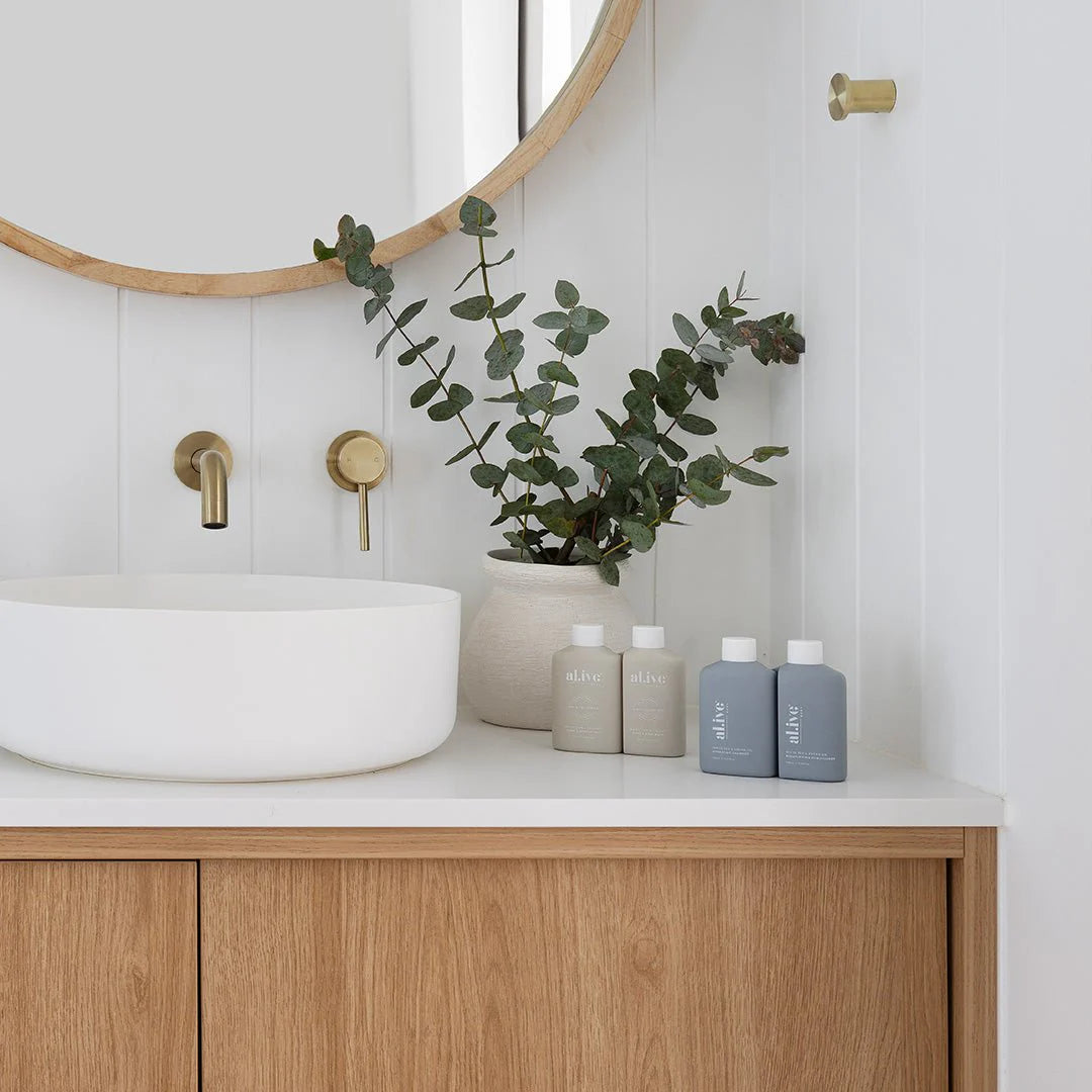 hair-and-body-travel-pack-al.ive