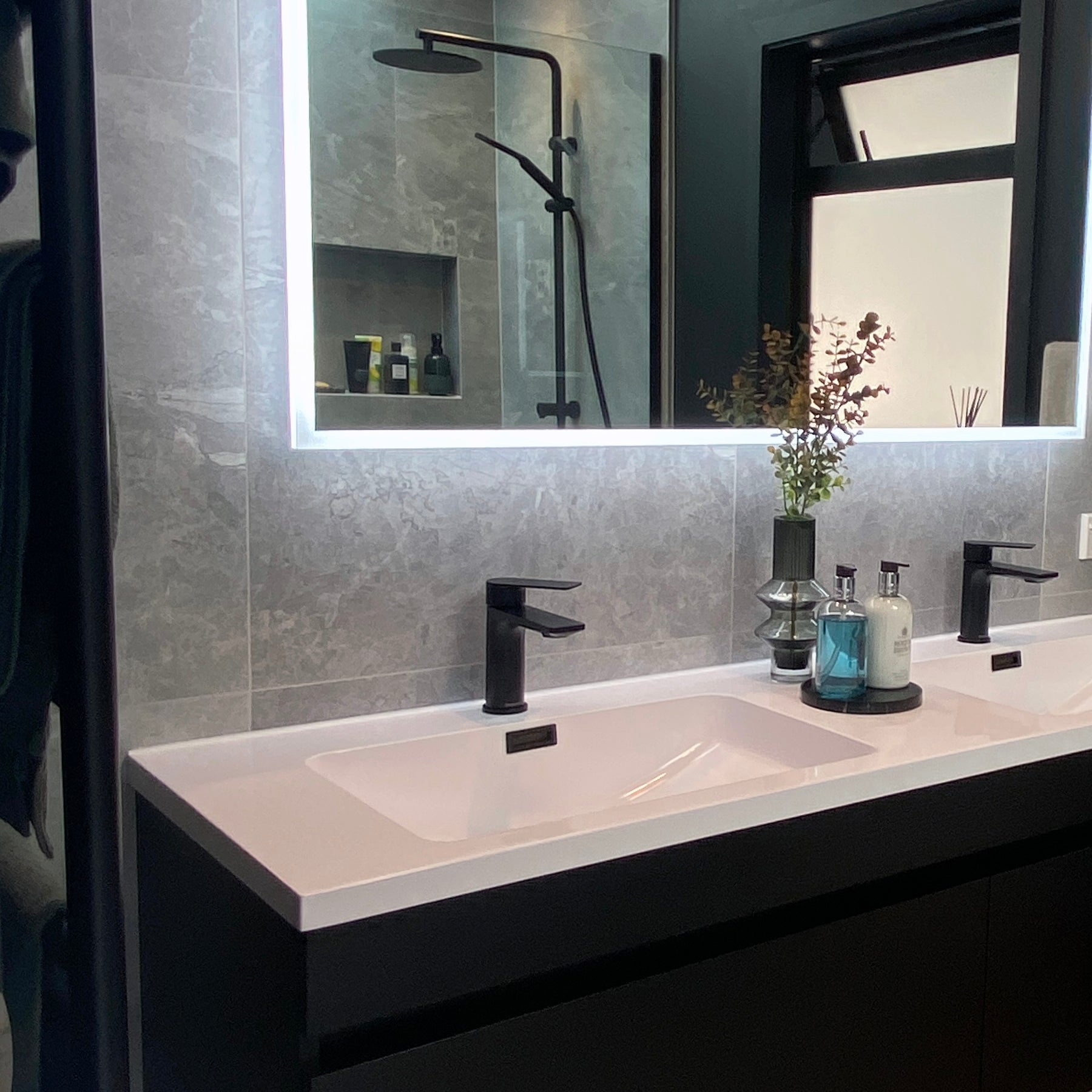 caroma-urbane-basin-mixer-in-matte-black-in-tiled-bathroom