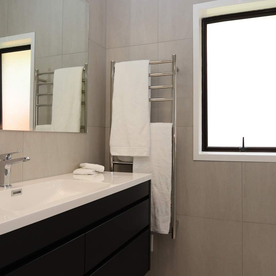 code-round-heated-towel-rail-1200