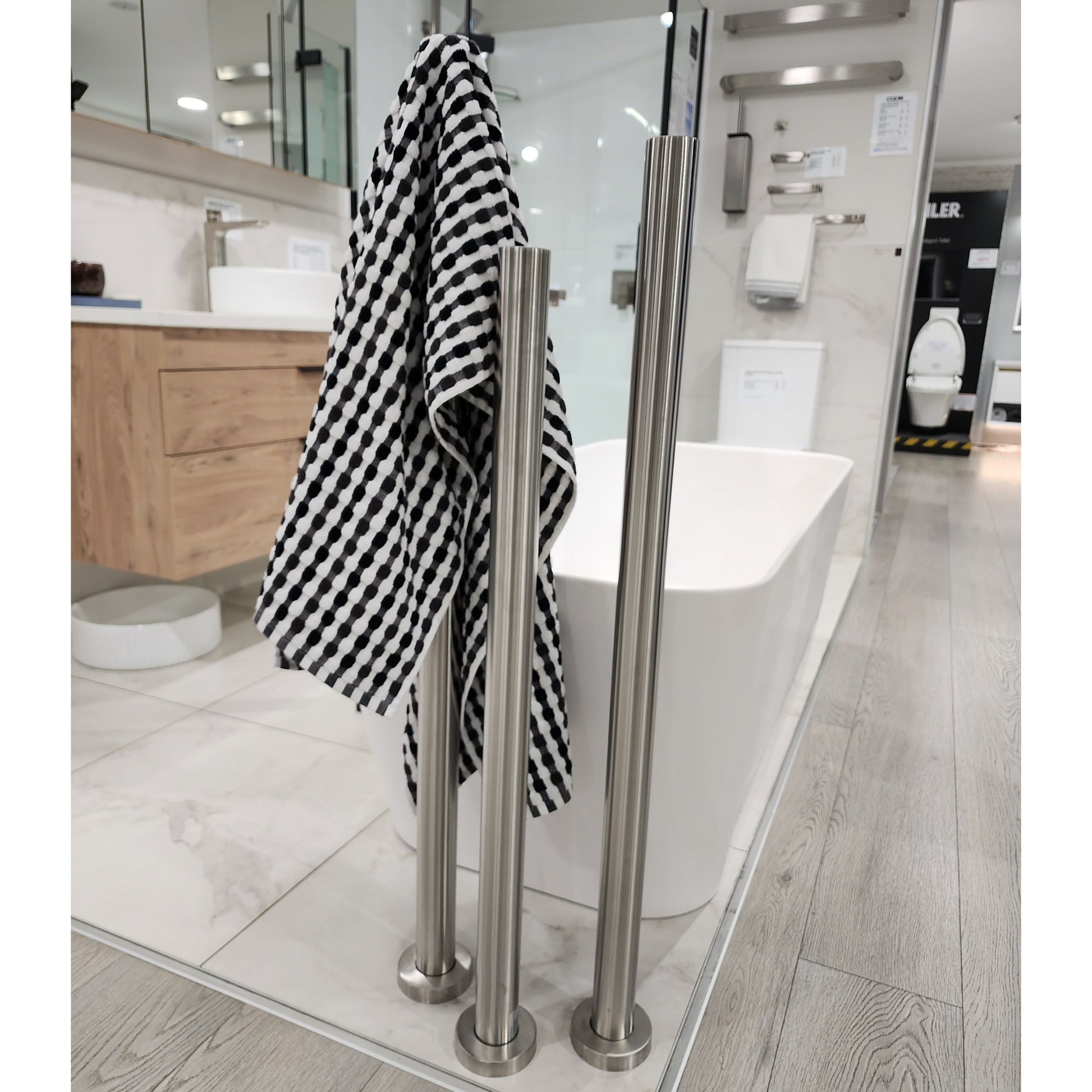 code-pure-freestanding-heated-towel-rail-1100