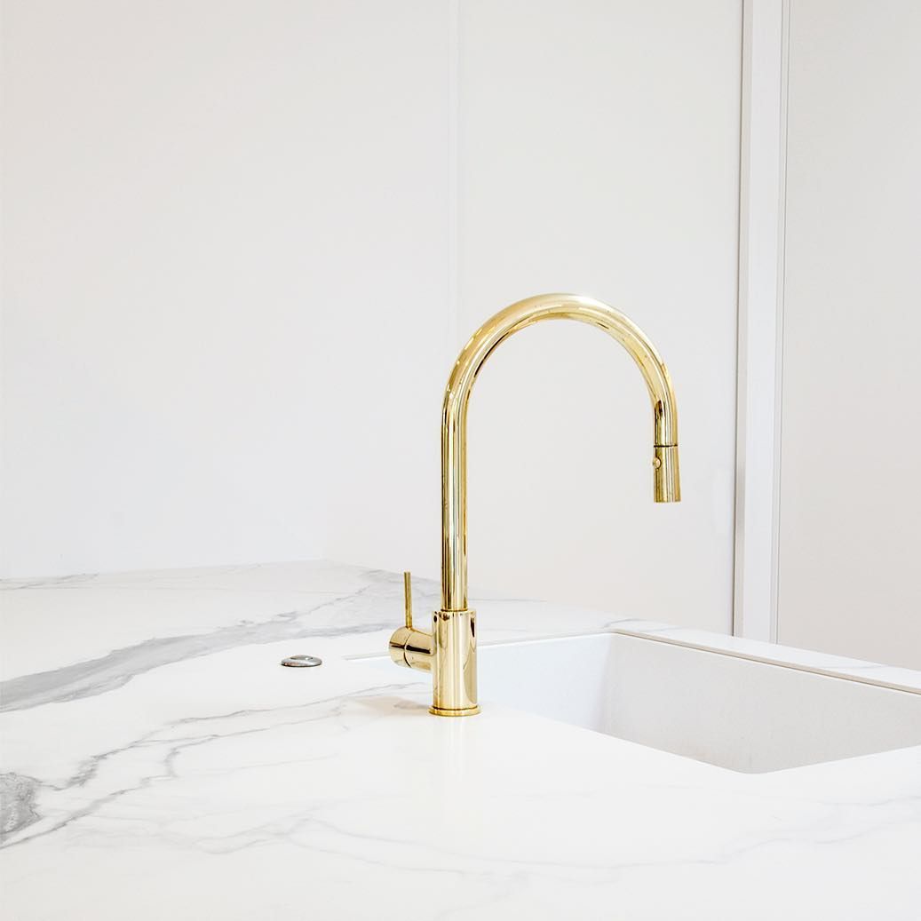 plumbline-buddy-round-spout-pull-out-spray-kitchen-mixer-polished-brass