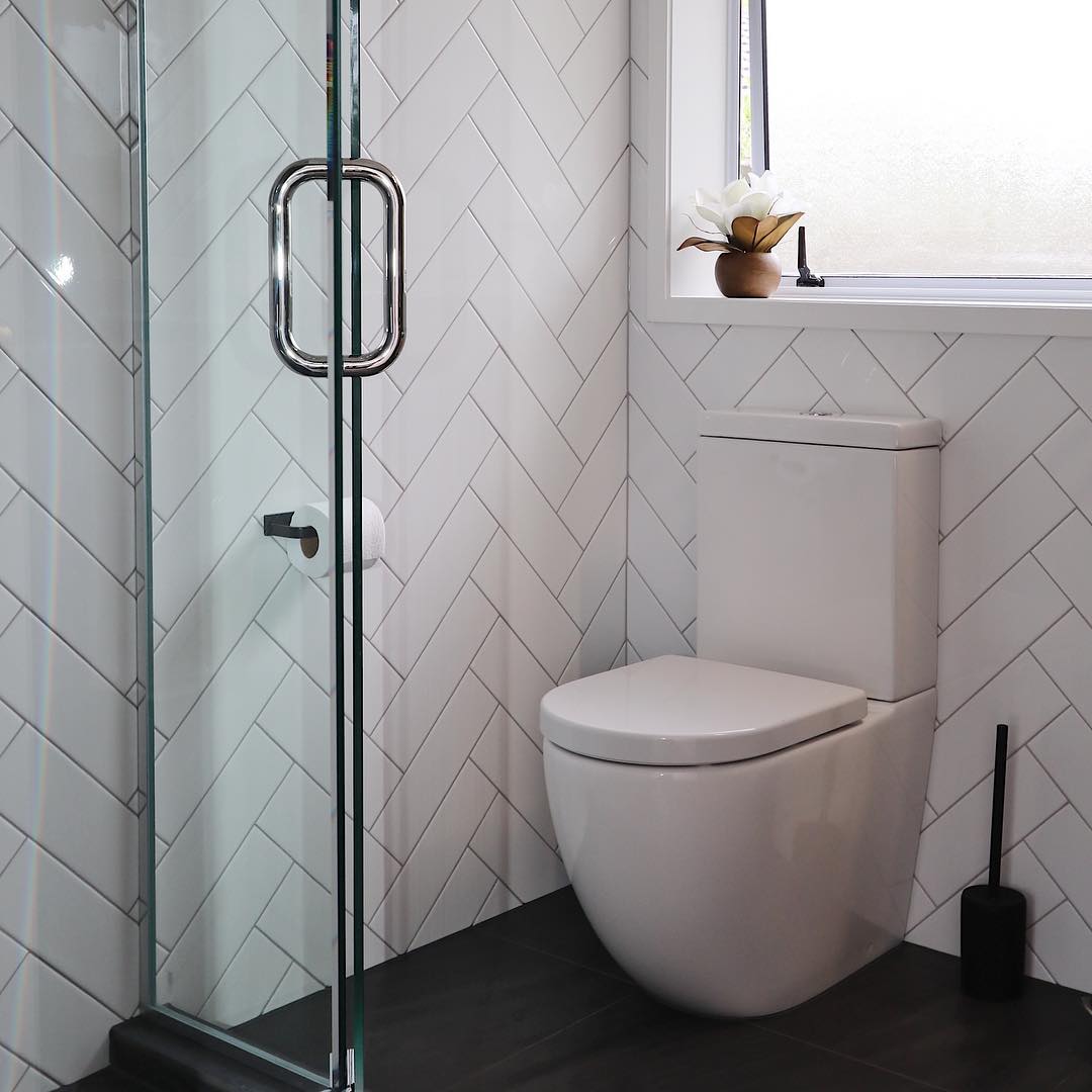 PLUMBLINE ELITE ZEN RIMLESS BTW TOILET SUITE