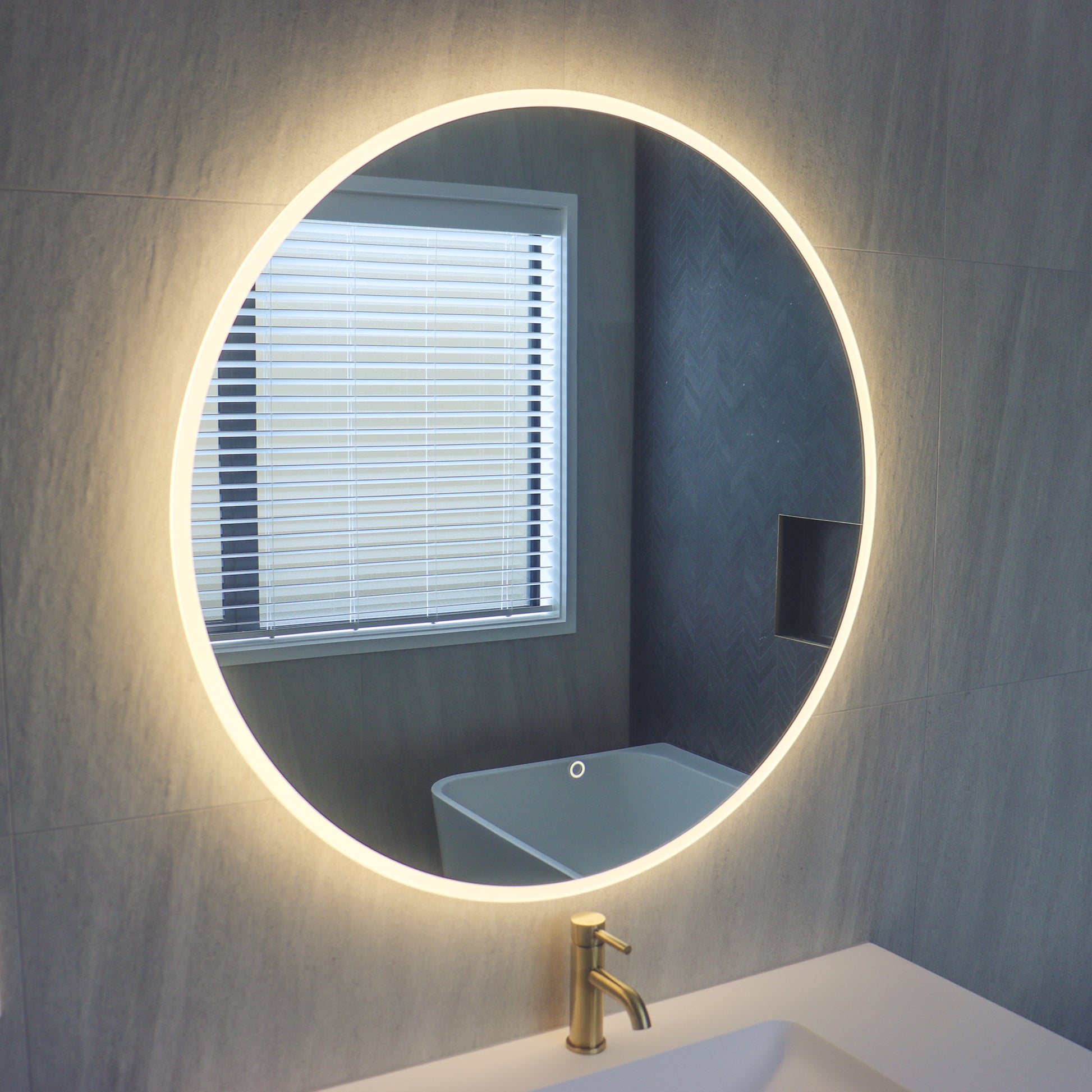 code-round-solace-led-mirror