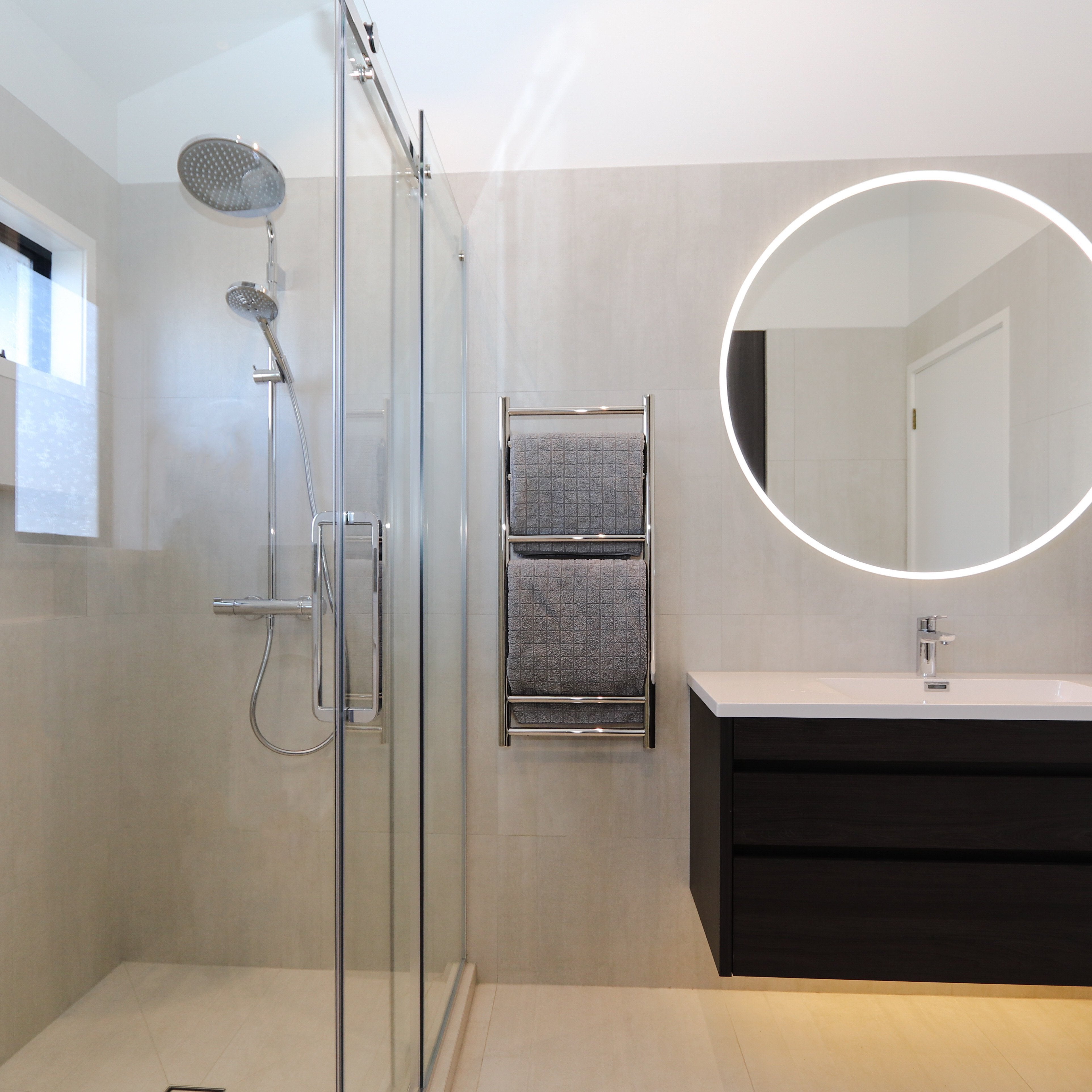 CODE ROUND HEATED TOWEL LADDERS 900X500MM - 7 COLOURS