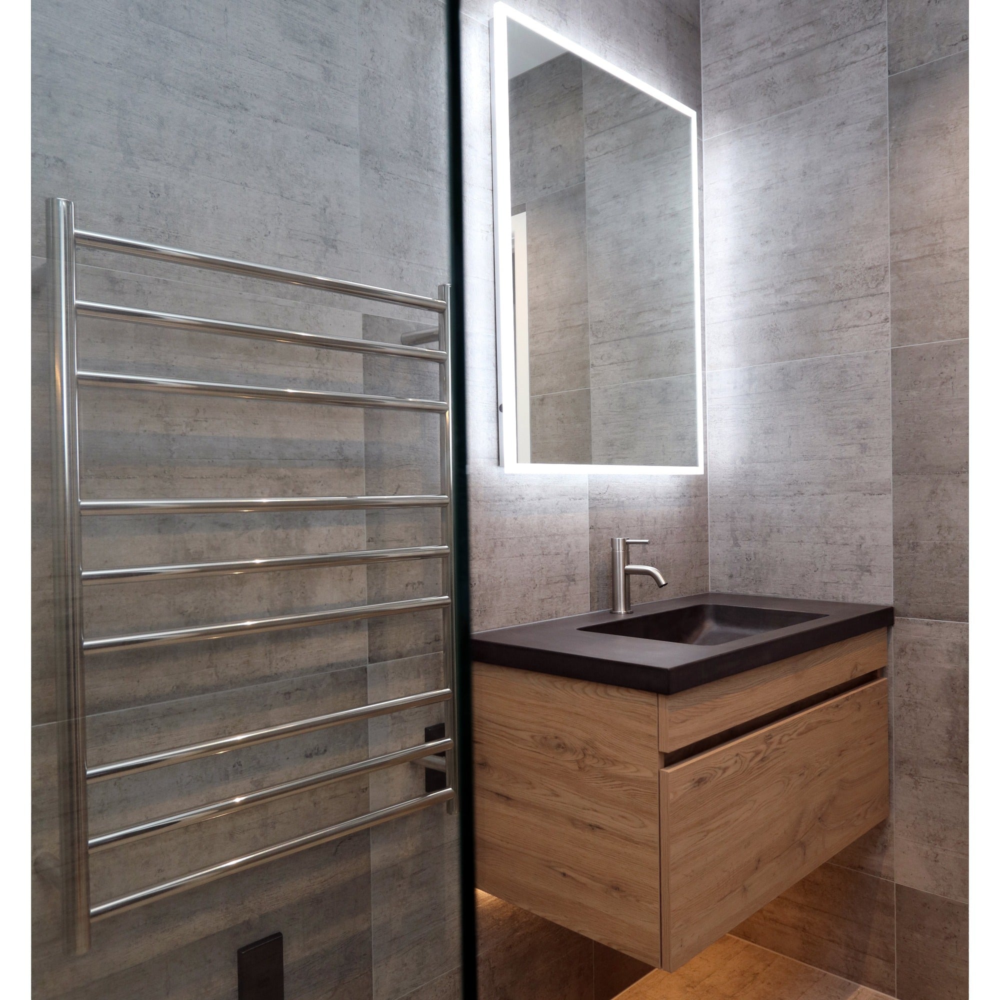 code-round-heated-towel-ladders-900