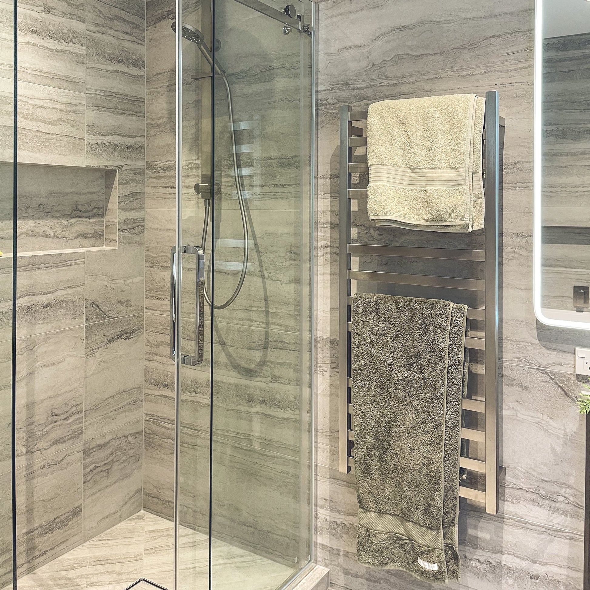 code-square-heated-towel-ladder-500