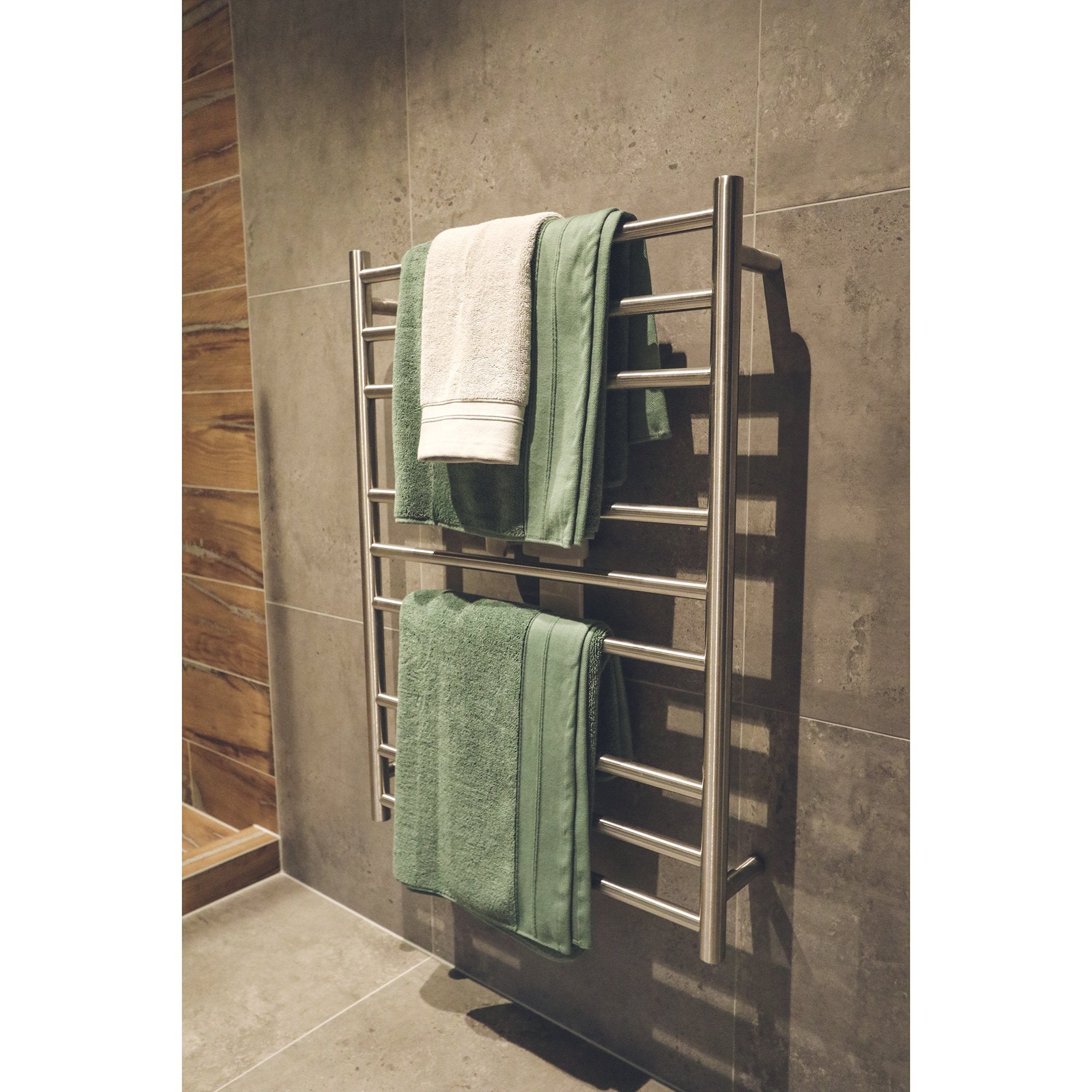 code-round-heated-towel-ladders-900