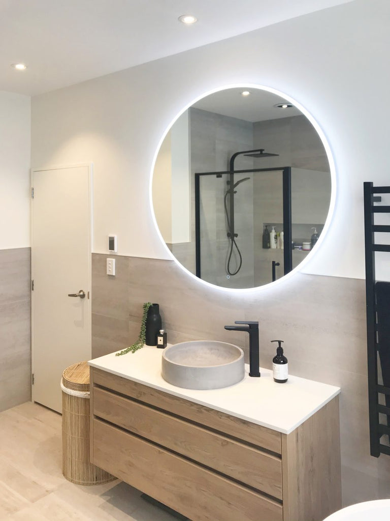 broadway-round-LED-mirror-with-built-in-demister