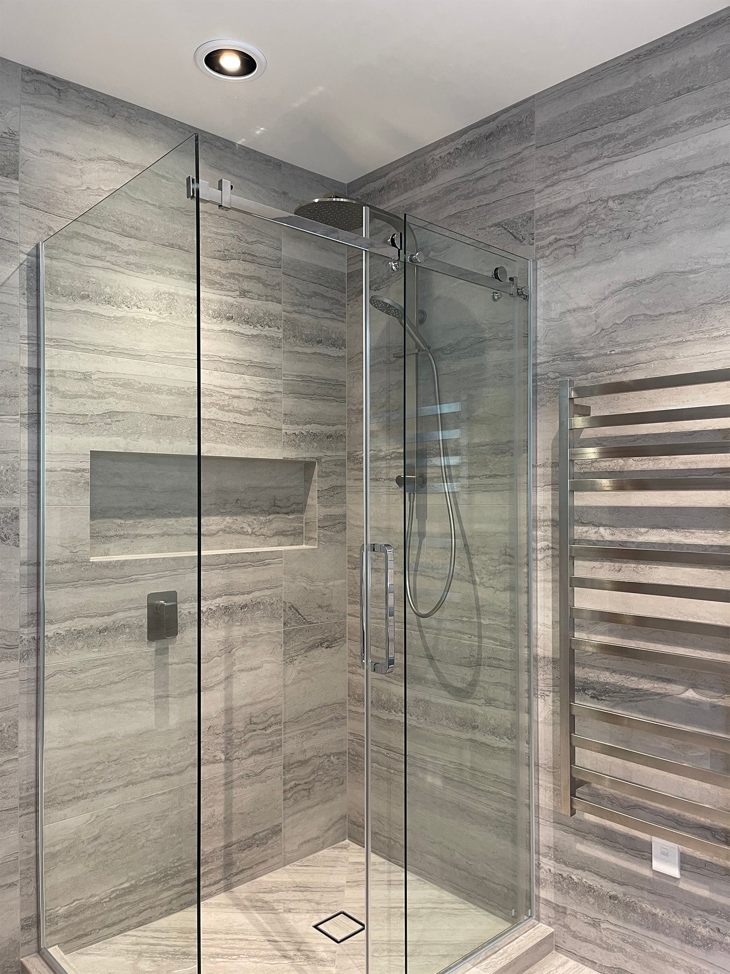 elite-luxury-2-sided-tiled-centre-waste-frameless-sliding-shower-kit