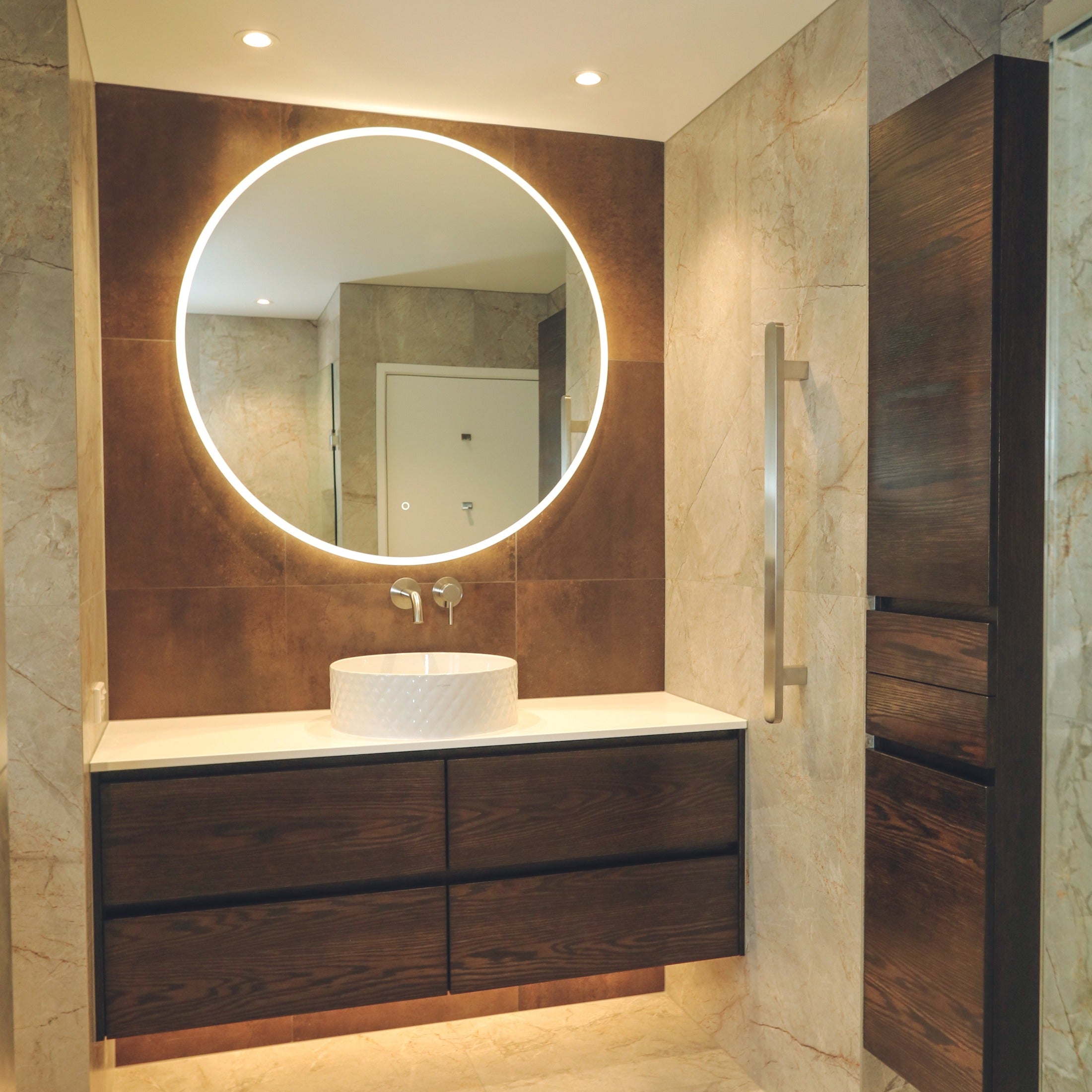 code-solace-round-led-mirror