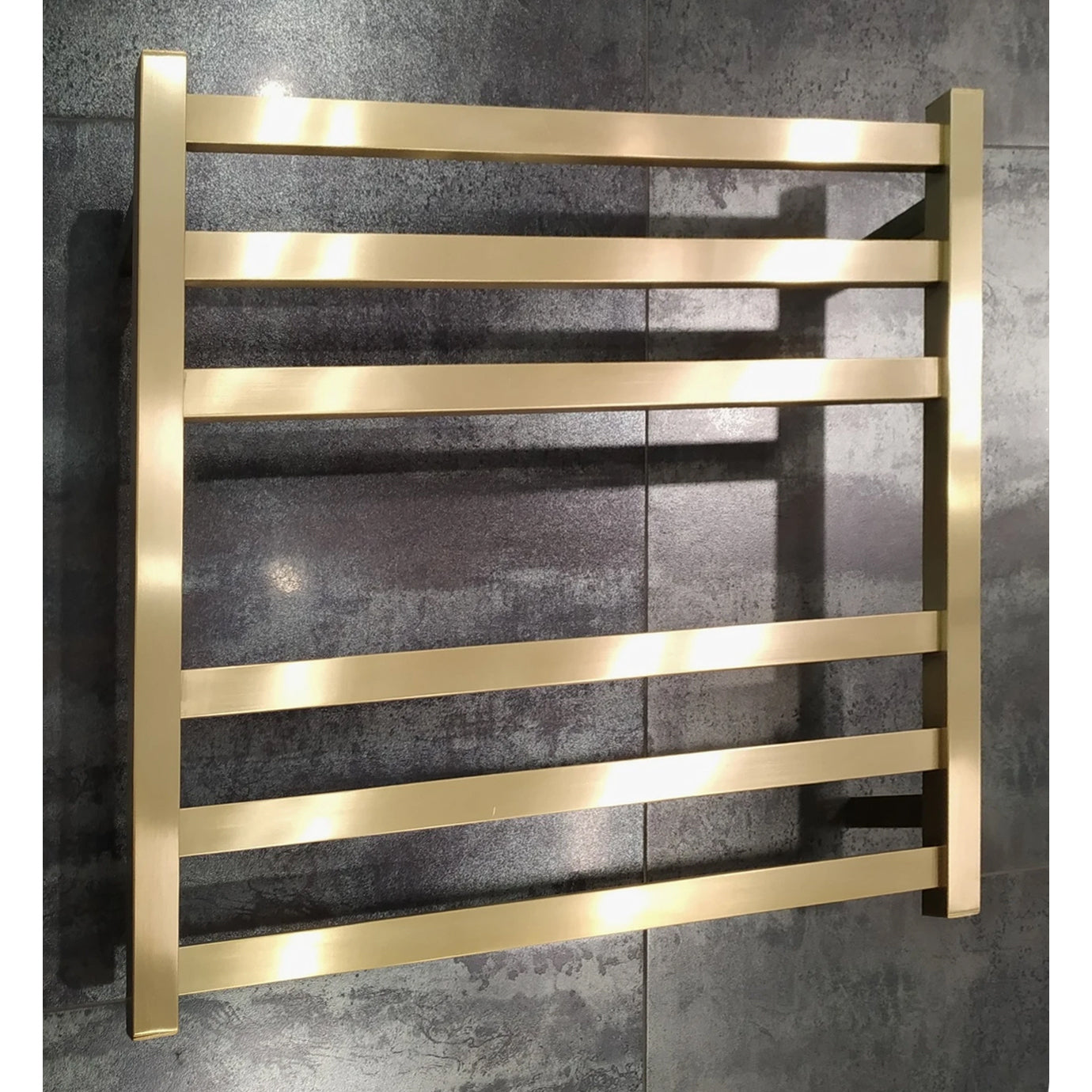 code-square-heated-towel-ladders-600