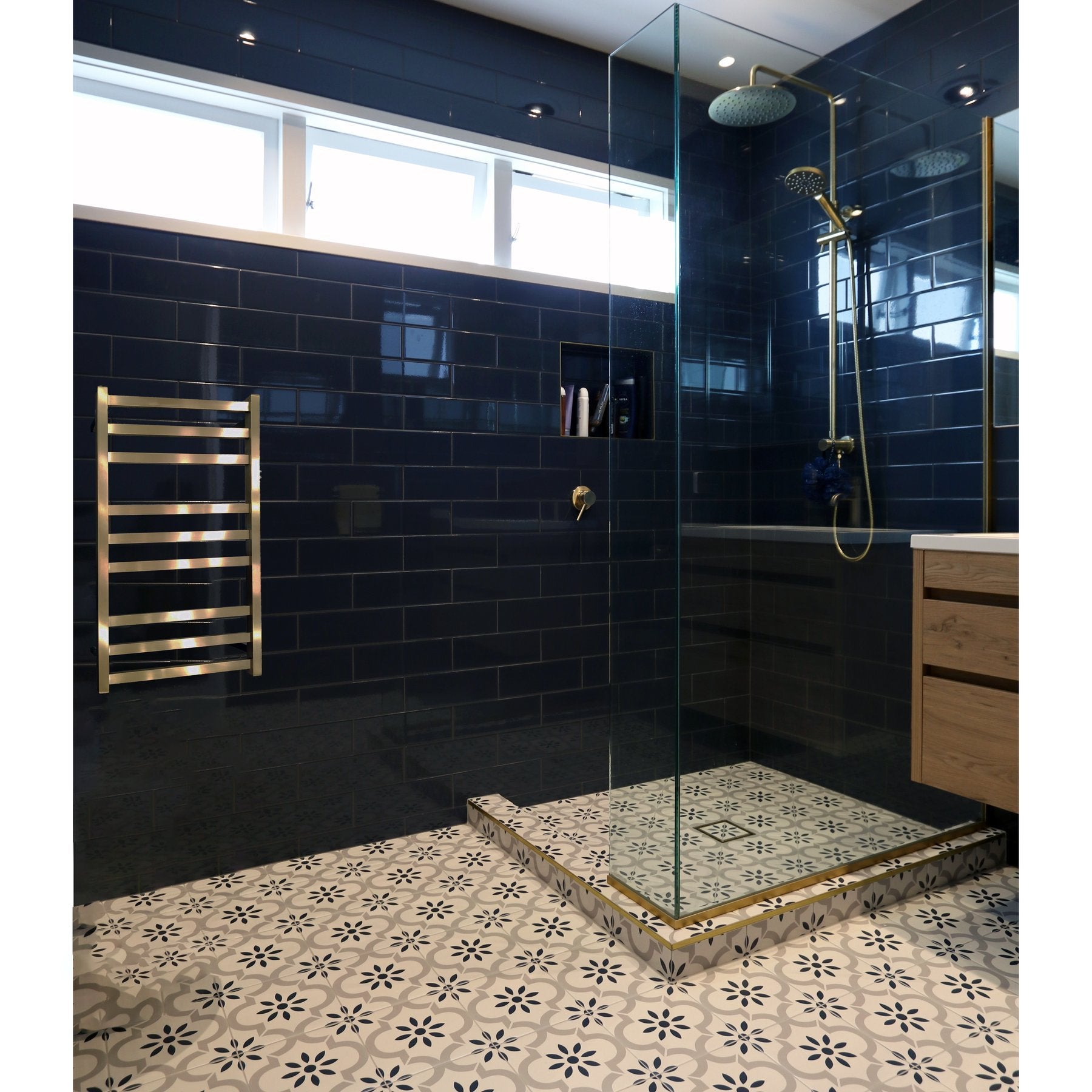 code-square-heated-towel-ladder-900