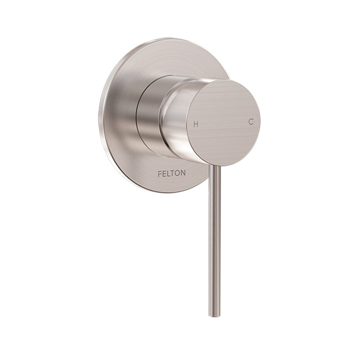 felton-linea-shower-column