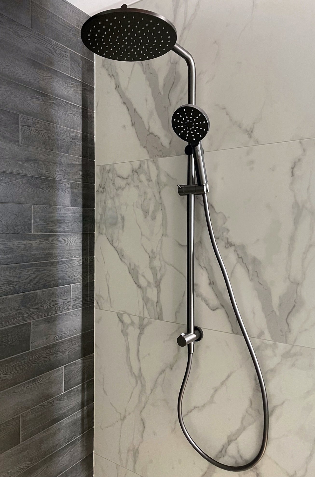 minimalist-shower-system-round-gunmetal