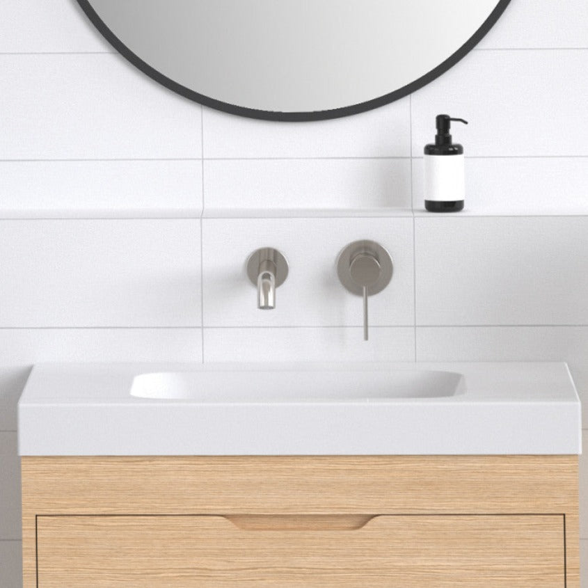 linea-wall-mounted-basin-bath-lifestyle