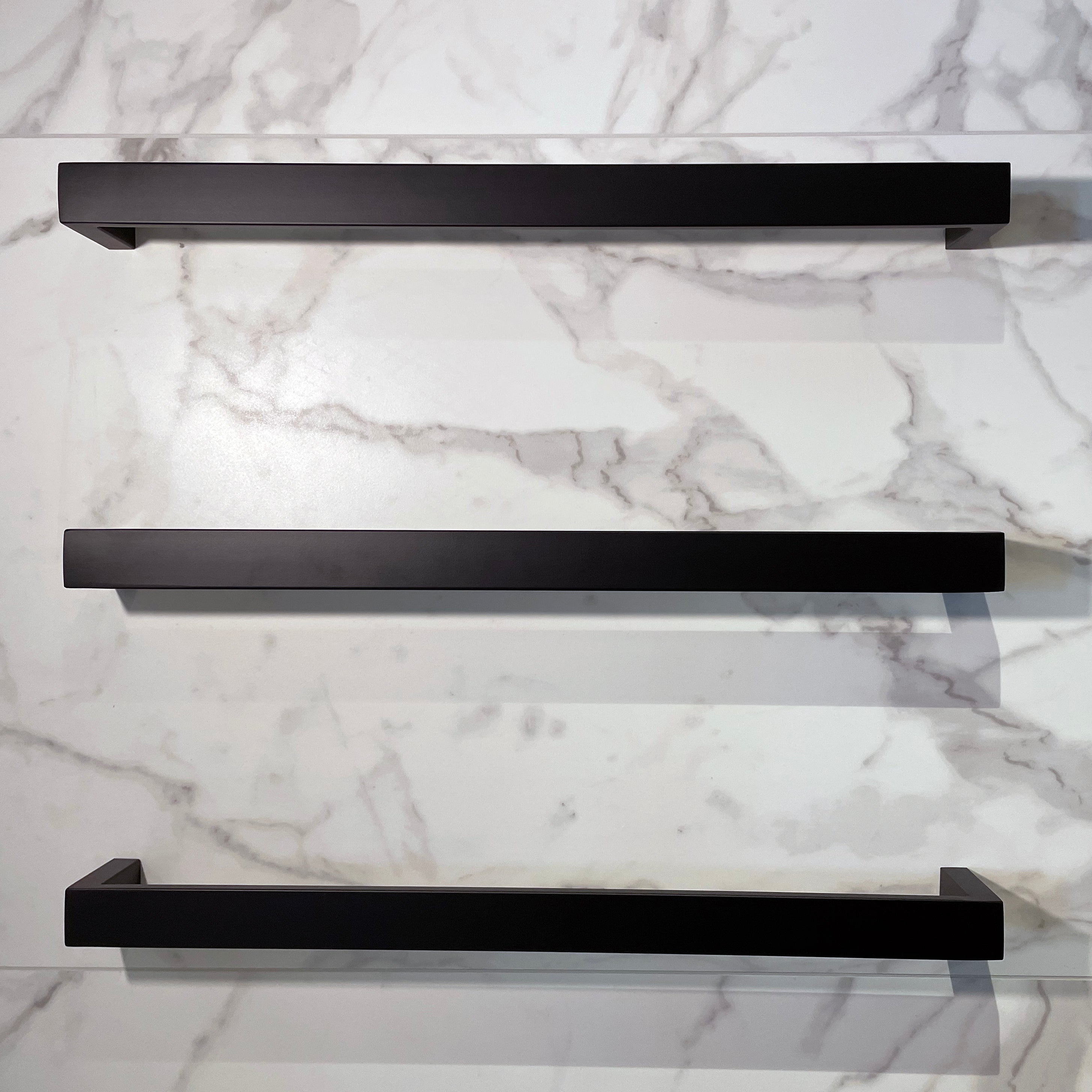 CODE MONTANA SINGLE BAR HEATED TOWEL RAIL 620MM - 6 COLOURS