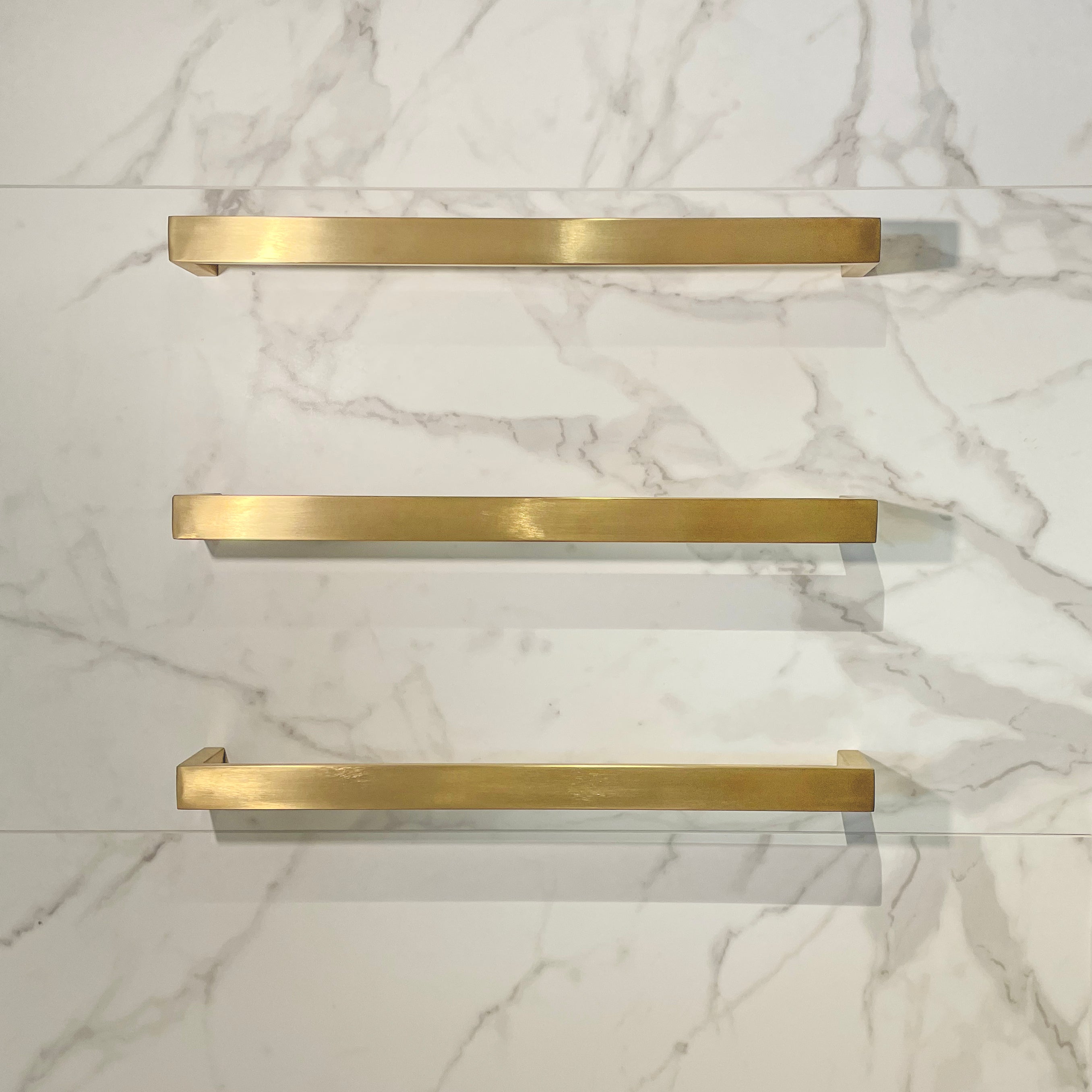 CODE MONTANA SINGLE BAR HEATED TOWEL RAIL 620MM COLOURS