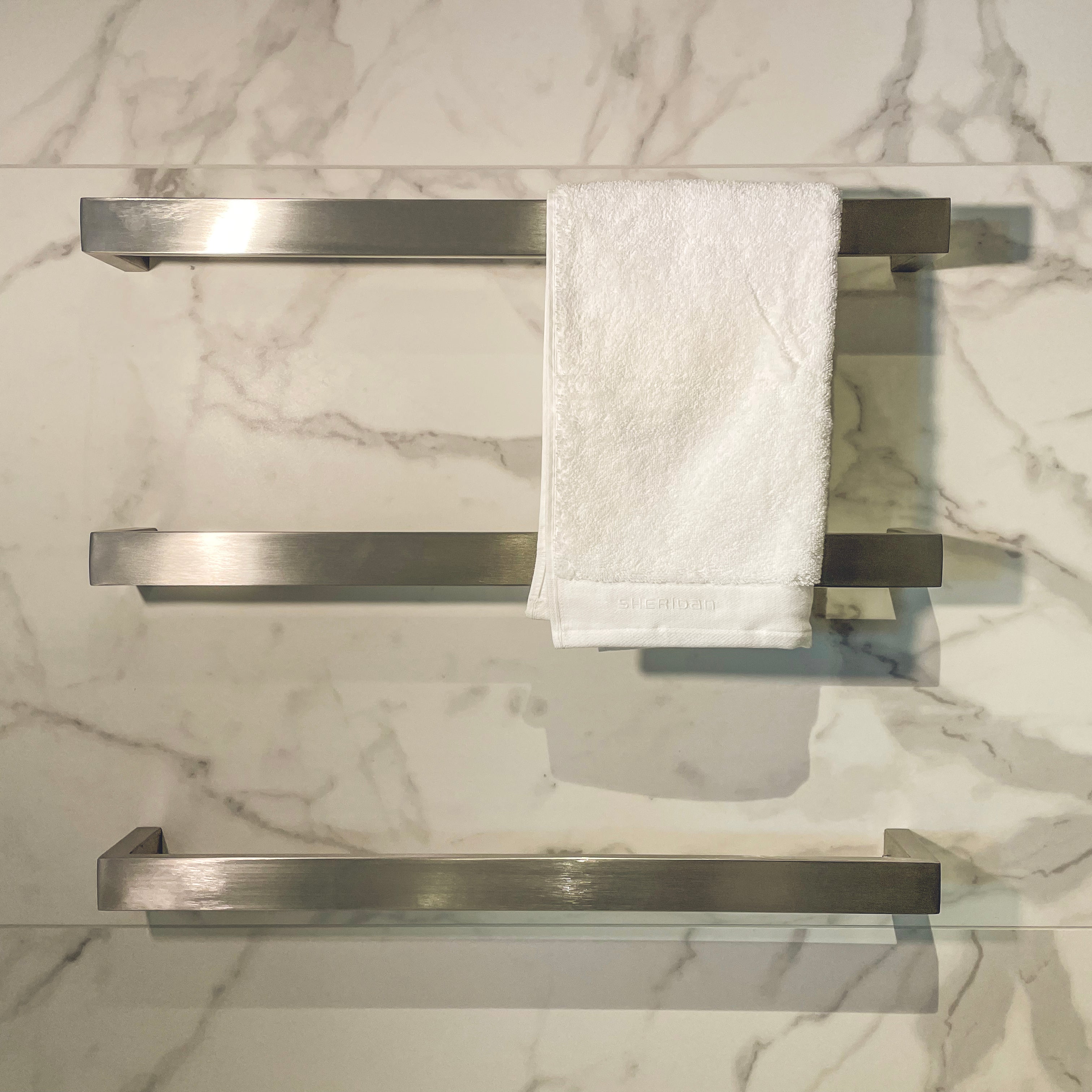 CODE MONTANA SINGLE BAR HEATED TOWEL RAIL 620MM - 6 COLOURS