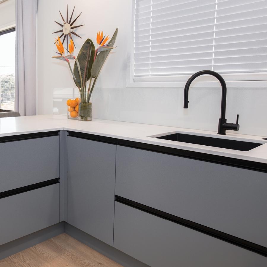 plumbline-buddy-round-spout-pull-out-spray-kitchen-mixer