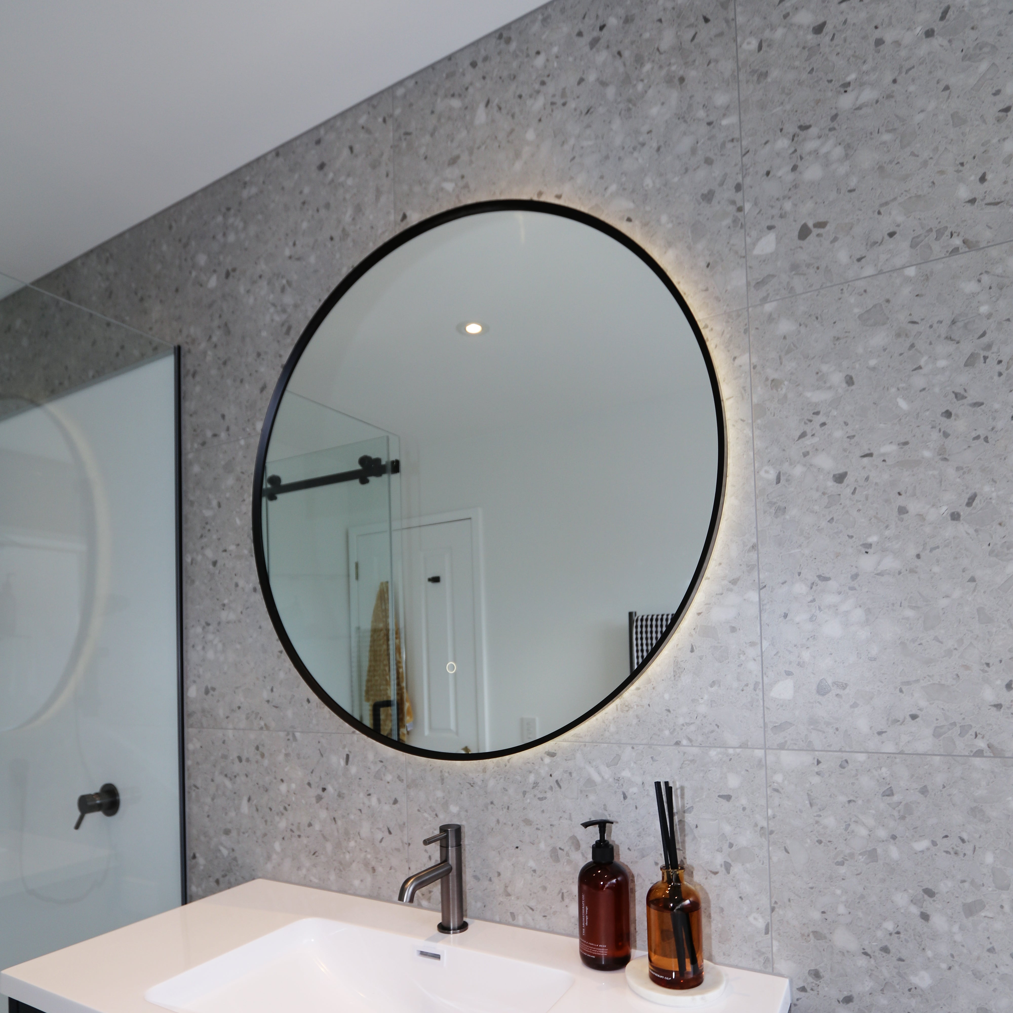 code-solace-round-led-mirror